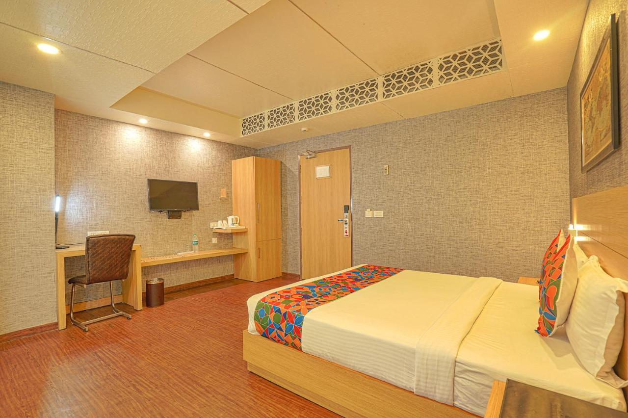 เดอะ โซลิแทร์ เอ็กซ์เพรส Hotel เดห์ราดุน ภายนอก รูปภาพ
