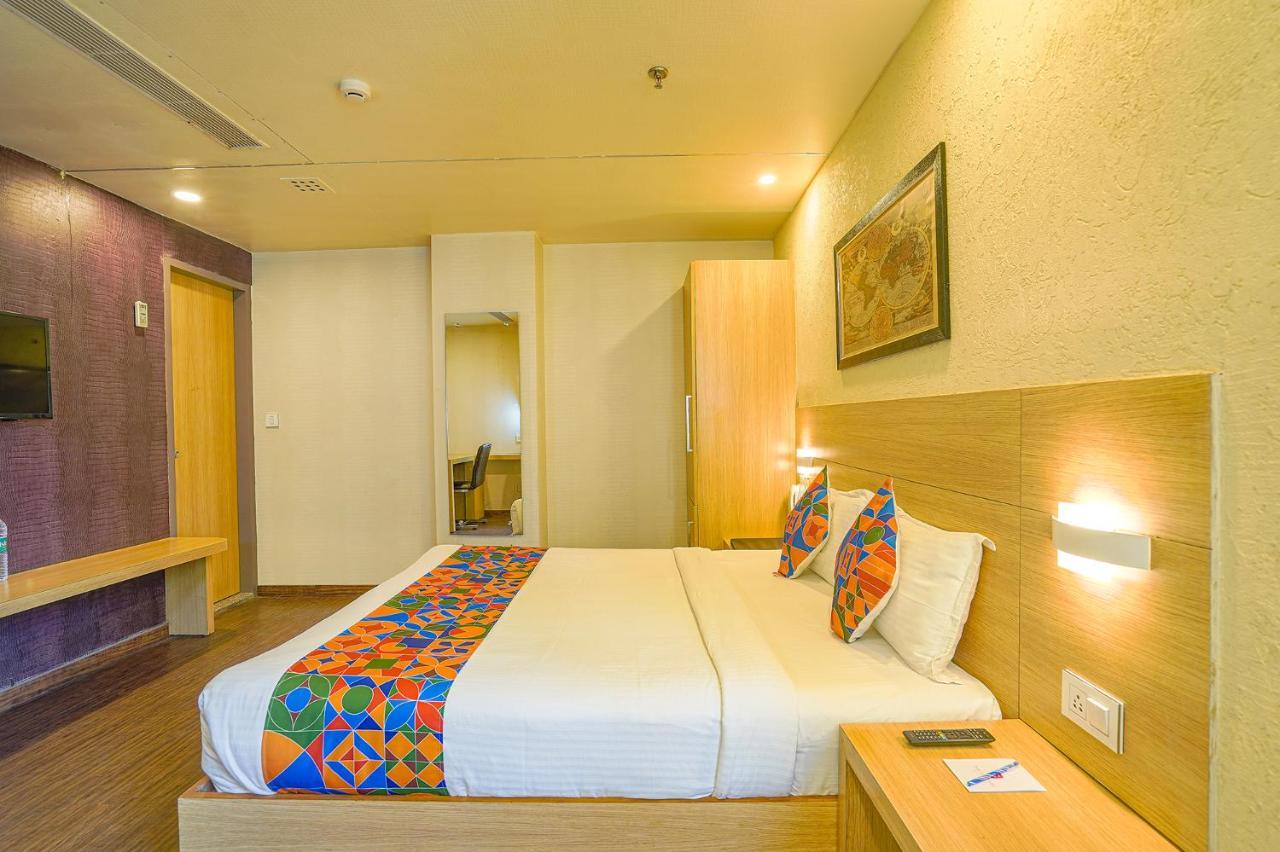 เดอะ โซลิแทร์ เอ็กซ์เพรส Hotel เดห์ราดุน ภายนอก รูปภาพ