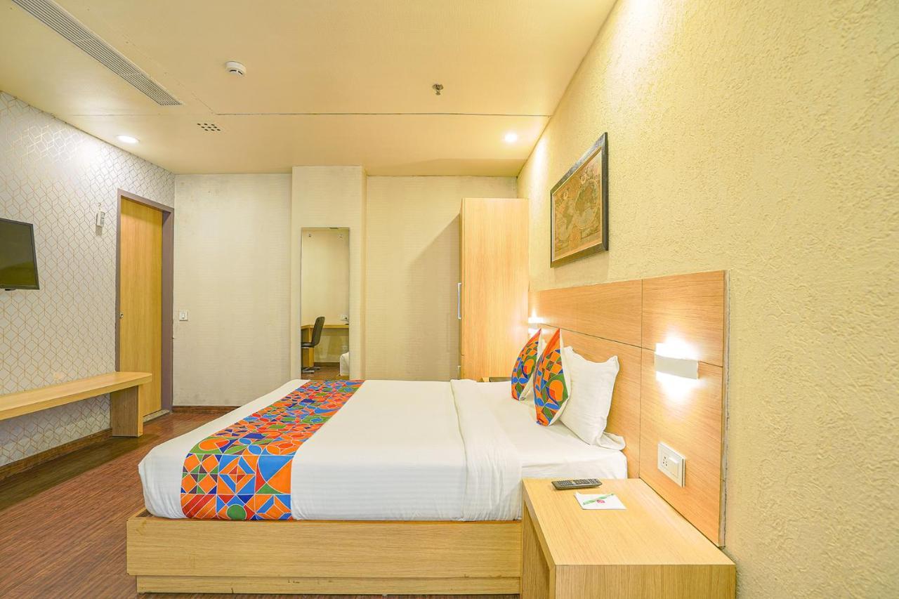 เดอะ โซลิแทร์ เอ็กซ์เพรส Hotel เดห์ราดุน ภายนอก รูปภาพ