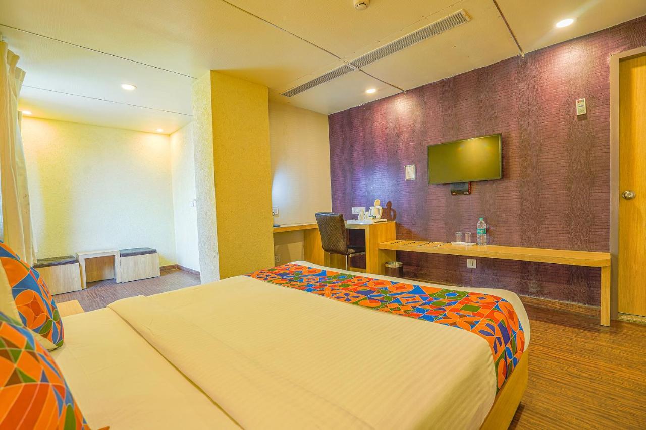 เดอะ โซลิแทร์ เอ็กซ์เพรส Hotel เดห์ราดุน ภายนอก รูปภาพ
